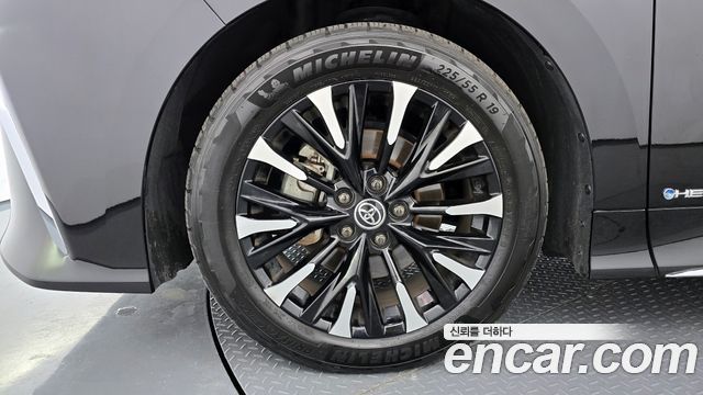 Toyota Alphard 2.5 HEV Executive AWD — пробег 39 430 км