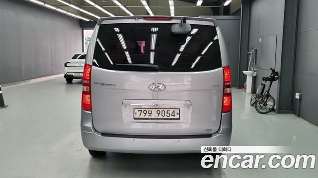 Hyundai Starex 4WD 11-Seater Wagon CVX Luxury — пробег 80 300 км — фото 4 из 5