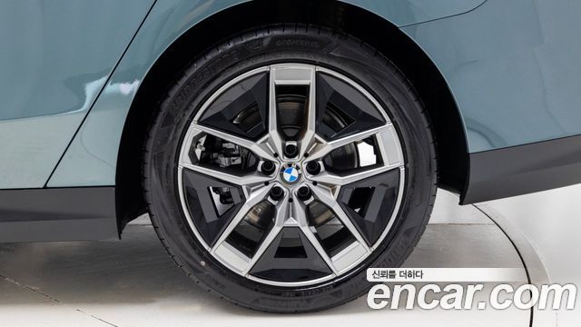 BMW 5-Series 530i xDrive — пробег 5 555 км — фото 5 из 5