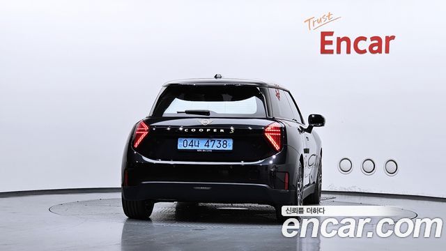 Mini Cooper SE Favoured — пробег 4 552 км — фото 4 из 5