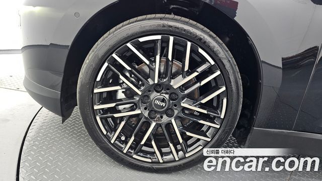 Mini Cooper SE Favoured — пробег 4 552 км — фото 5 из 5