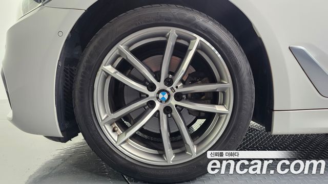 BMW 5-Series 520d xDrive M Sport Package Plus — пробег 137 444 км — фото 5 из 5