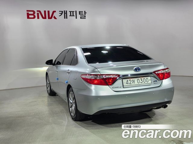 Toyota Camry Hybrid XLE — пробег 160 840 км — фото 4 из 5