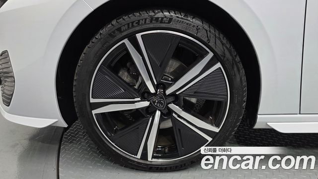 Peugeot 308 1.2 Hybrid GT — пробег 5 640 км