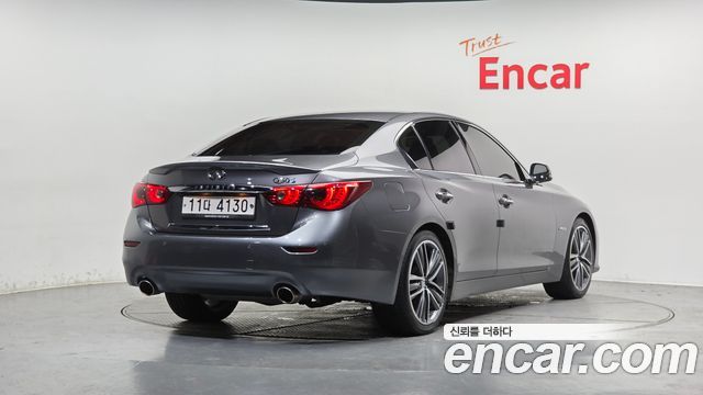 Infiniti Q50 3.5 Hybrid Essence — пробег 70 045 км