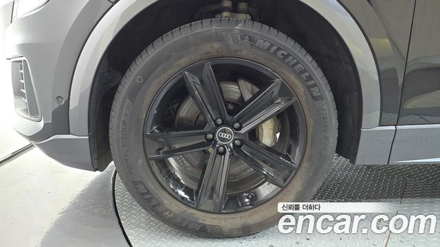Audi Q8 45 TDI Quattro Premium — пробег 81 195 км