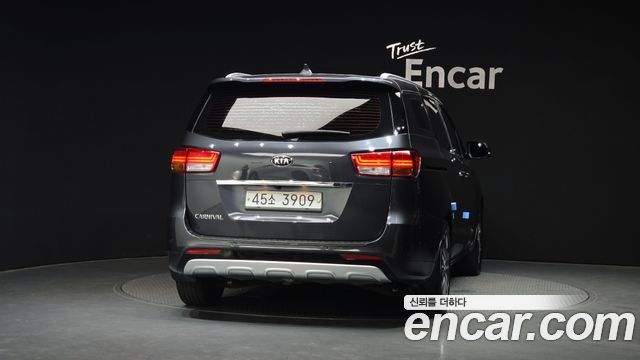 Kia Carnival из Кореи Encar