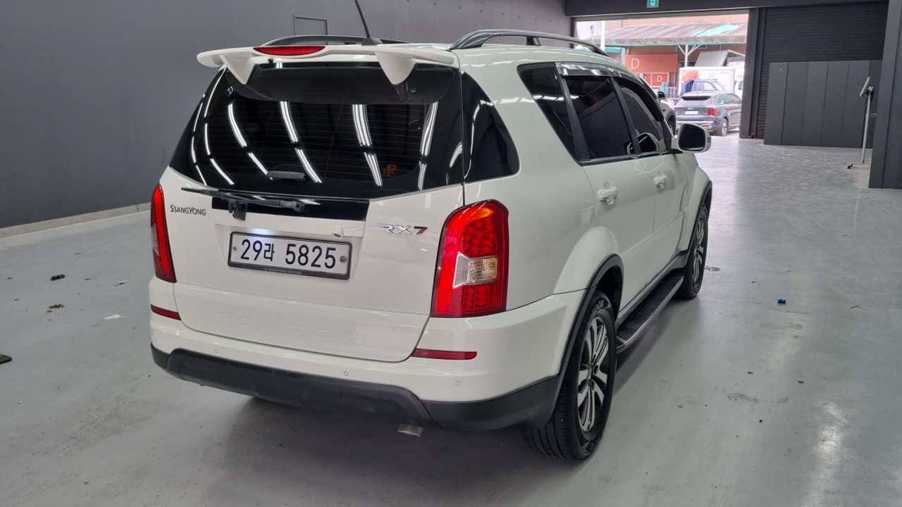 Ssangyong Rexton 2.0 4WD RX7 Prestige — пробег 122 180 км — фото 2 из 5