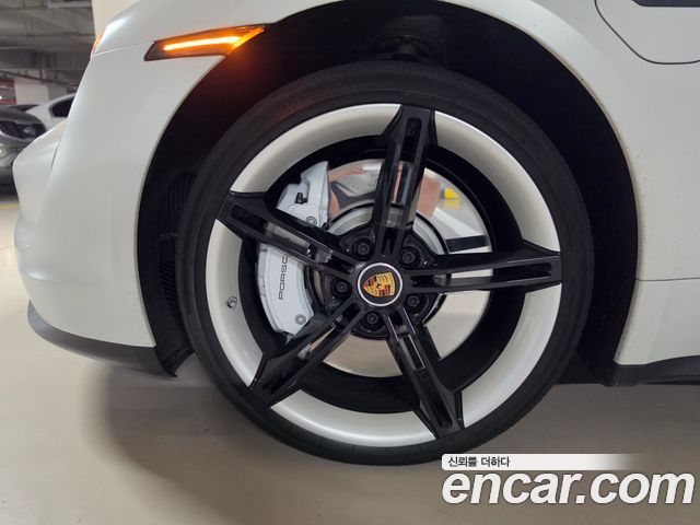 Porsche Taycan 4S — пробег 30 300 км — фото 5 из 5