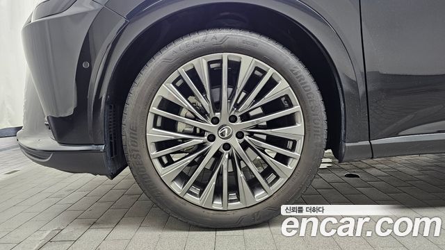 Lexus RX Luxury — пробег 23 665 км — фото 5 из 5
