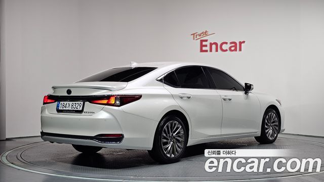 Lexus ES Luxury Plus — пробег 35 391 км — фото 2 из 5