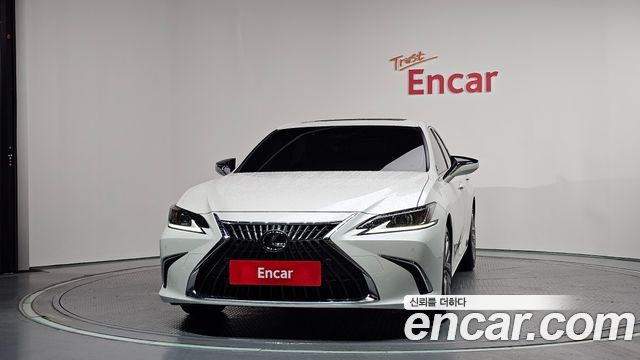 Lexus ES Luxury Plus — пробег 35 391 км — фото 3 из 5