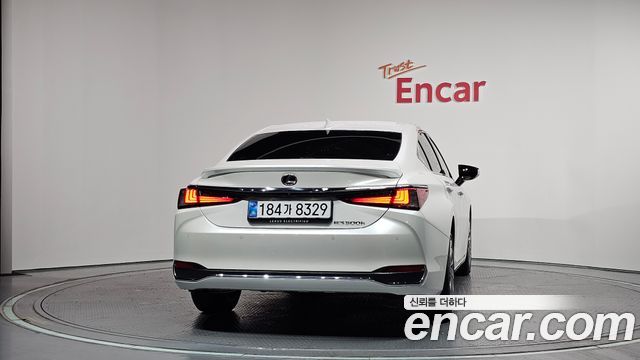 Lexus ES Luxury Plus — пробег 35 391 км — фото 4 из 5