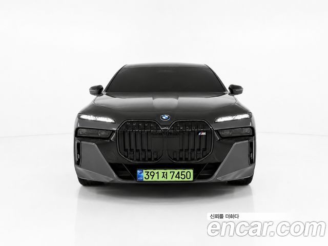 BMW i7 M70 xDrive M Performance — пробег 5 900 км — фото 3 из 5