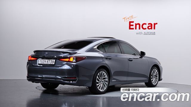 Lexus ES Executive — пробег 24 743 км — фото 2 из 5