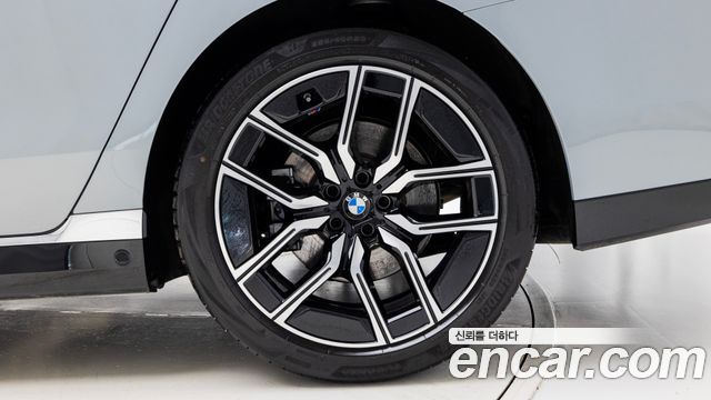 BMW 7-Series 740i xDrive M Sport — пробег 6 033 км — фото 5 из 5