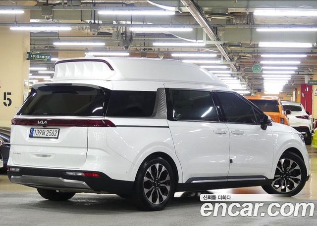 Kia Carnival 9-Seater Hi-Limousine(Special Vehicle) — пробег 65 000 км — фото 2 из 5