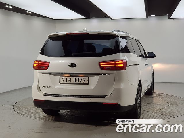 Kia Carnival 11-Seater Prestige — пробег 253 277 км — фото 4 из 5