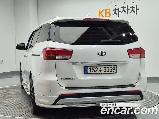 Kia Carnival 9-seater Noblesse — пробег 130 865 км — фото 2 из 5