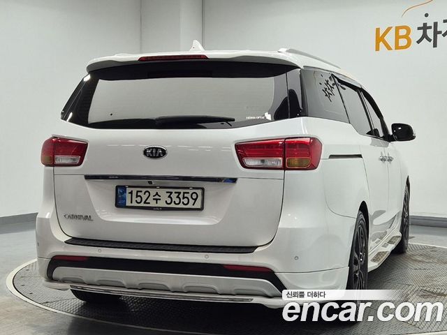 Kia Carnival 9-seater Noblesse — пробег 130 865 км — фото 3 из 5