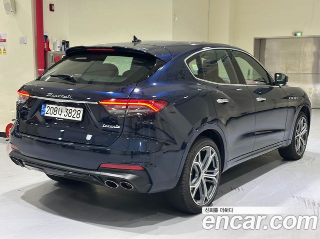 Maserati Levante 3.0 S AWD Modena — пробег 10160 км