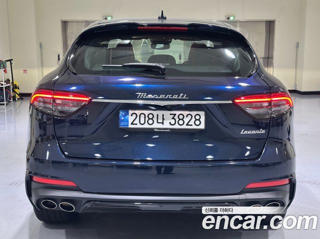 Maserati Levante 3.0 S AWD Modena — пробег 10160 км