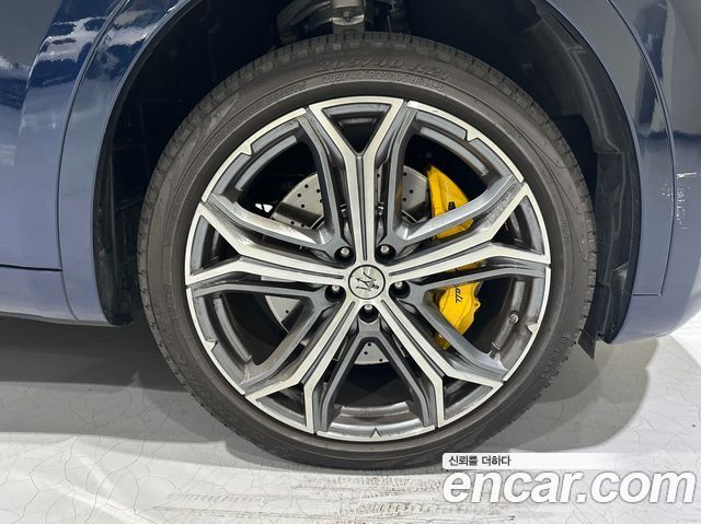 Maserati Levante 3.0 S AWD Modena — пробег 10160 км