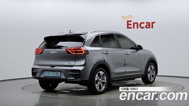 Kia Niro Prestige — пробег 25 331 км — фото 2 из 5