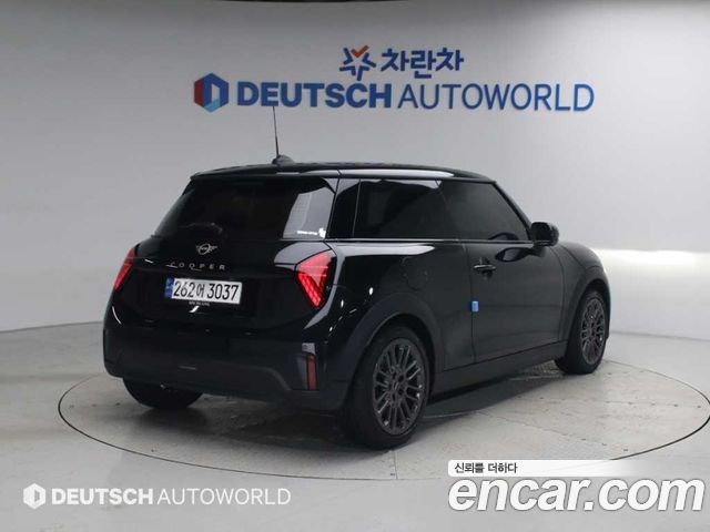 Mini Cooper Essential — пробег 34900 км