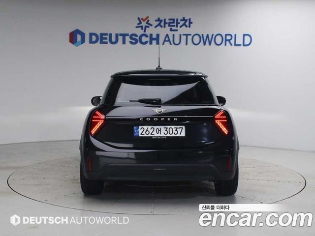Mini Cooper Essential — пробег 34900 км