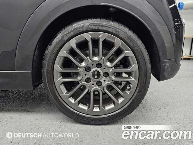 Mini Cooper Essential — пробег 34900 км