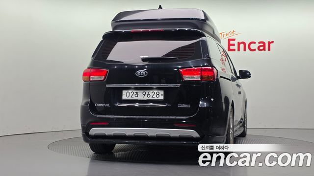 Kia Carnival 9-seater Hi-Limousine Noblesse — пробег 156 009 км — фото 4 из 5