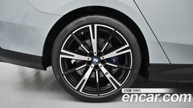 BMW 5-Series 530e M Sport — пробег 4999 км