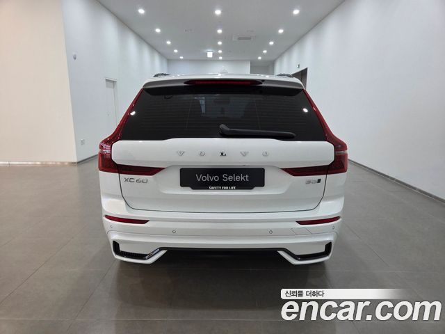 Volvo XC60 B5 Ultra Dark Air Sus — пробег 4 834 км — фото 4 из 5