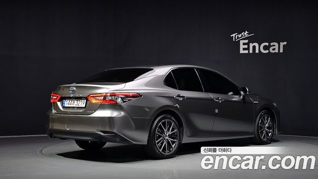 Toyota Camry 2.5 XLE Hybrid — пробег 49 174 км — фото 2 из 5