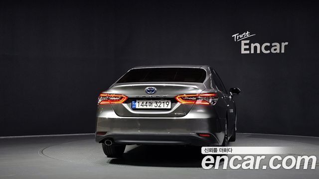 Toyota Camry 2.5 XLE Hybrid — пробег 49 174 км — фото 4 из 5