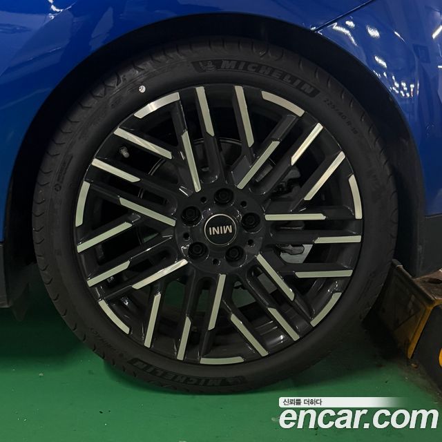 Mini Cooper SE Favoured — пробег 8 000 км — фото 5 из 5