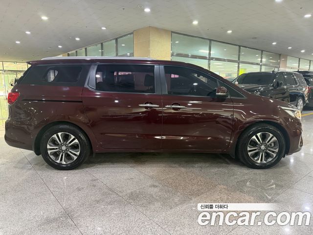 Kia Carnival 9-Seater Luxury — пробег 77 592 км — фото 5 из 5