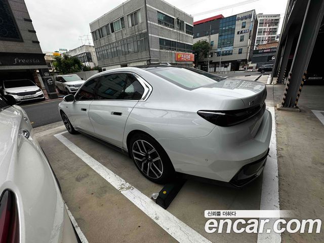 BMW i7 eDrive 50 M Sport — пробег 33400 км