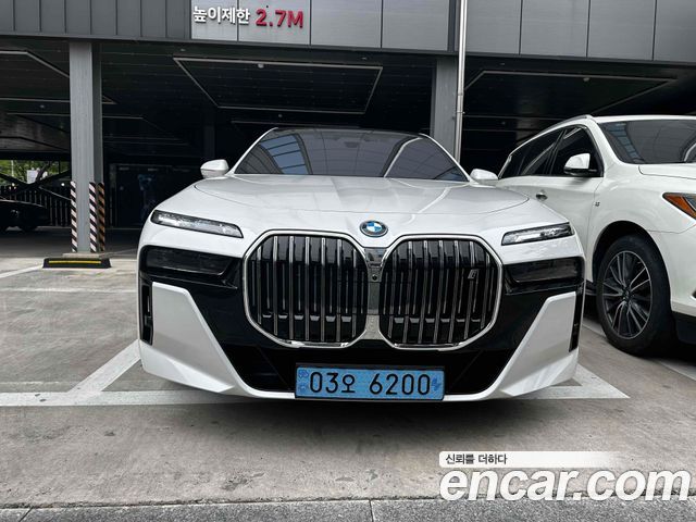 BMW i7 eDrive 50 M Sport — пробег 33400 км