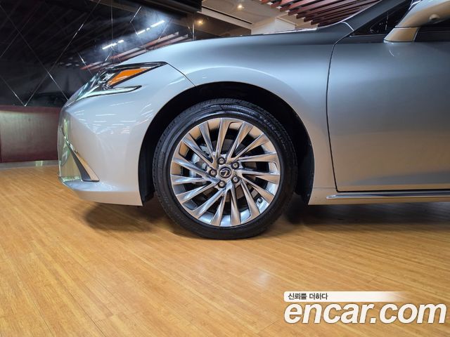 Lexus ES Executive — пробег 5242 км