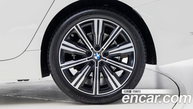 BMW 3-Series 320i — пробег 9 100 км — фото 5 из 5