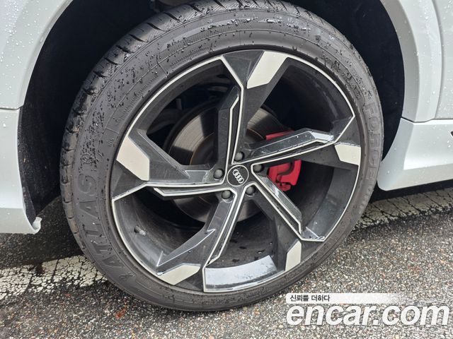 Audi Q8 55 TFSI Quattro Premium — пробег 34 700 км