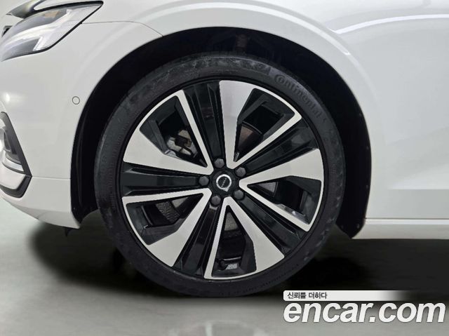 Volvo S60 B5 Ultimate Bright — пробег 30 201 км
