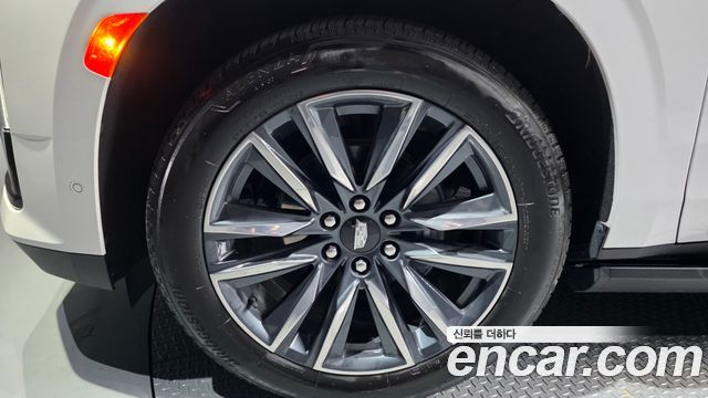 Cadillac Escalade 6.2 Sports Platinum — пробег 35 668 км