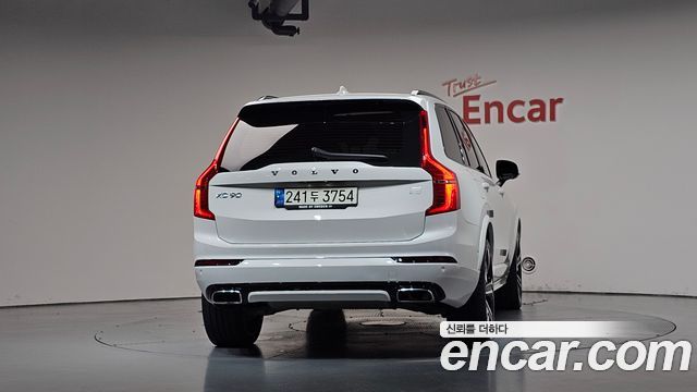 Volvo XC90 T8 R-Design Hybrid — пробег 49 878 км