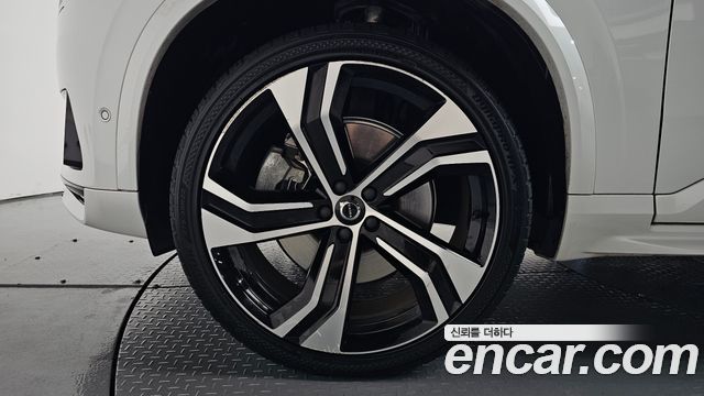 Volvo XC90 T8 R-Design Hybrid — пробег 49 878 км
