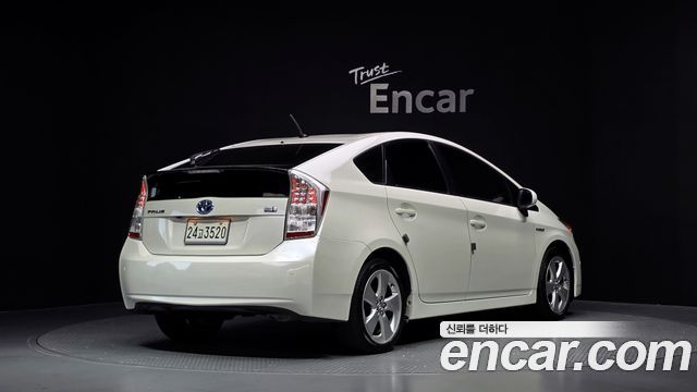 Toyota Prius 1.8 — пробег 106 656 км
