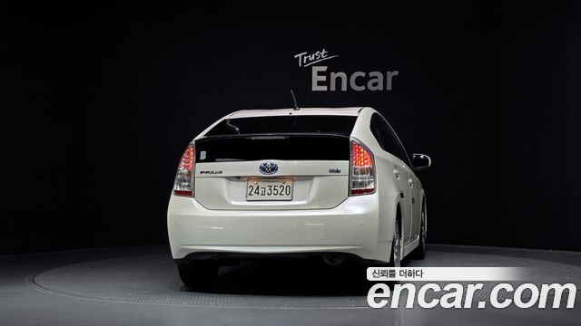 Toyota Prius 1.8 — пробег 106 656 км
