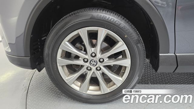 Toyota RAV4 2.5 2WD 4th — пробег 57 035 км